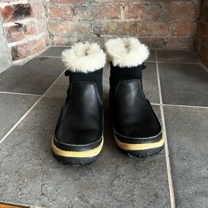 Merrell Black Winter Boots with Cream Fur - LIKE NEW